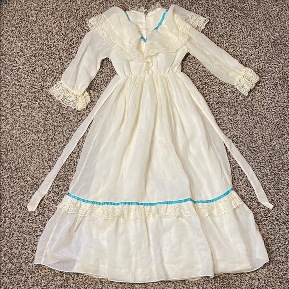 Vintage White and Blue Ruffled Tiered Bridal Gown - Picture 8 of 9